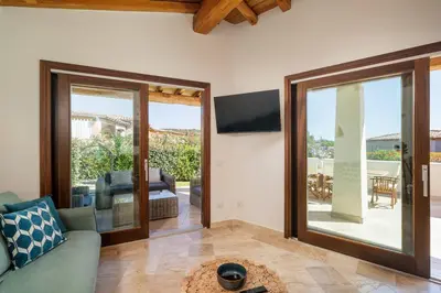 TV o dispositivi per l'intrattenimento presso Villa BRANDINCHI - Heated Pool, Private Beach, Sea View, Wi-Fi