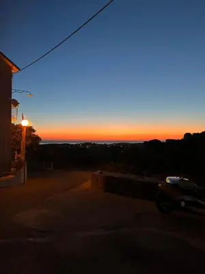 Alba o tramonto visti dall'interno dell'appartamento o dai dintorni
