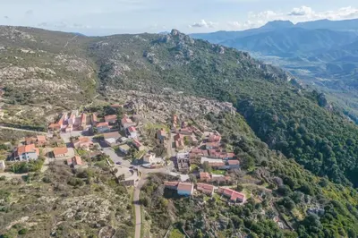 Paesaggio naturale nelle vicinanze della villa