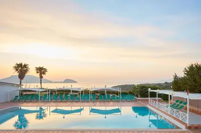 Piscina di Hotel Baia Aranzos o nelle vicinanze