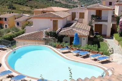 Piscina di Bouganvillage Bilo With Shared Pool o nelle vicinanze