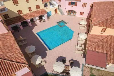 Piscina di Residence Cala Viola o nelle vicinanze
