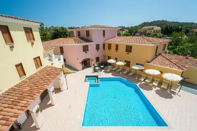 Piscina di Residence Cala Viola o nelle vicinanze