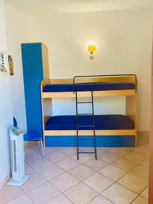 Letto o letti in una camera di Villetta con giardino a due passi dal Mare - 6 posti letto - Porto Taverna