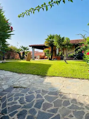 Giardino di Villetta con giardino a due passi dal Mare - 6 posti letto - Porto Taverna