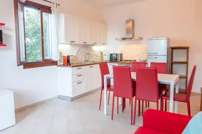 Cucina o angolo cottura di Villa Victoria 1.5 Km From The Beach - Happy Rentals