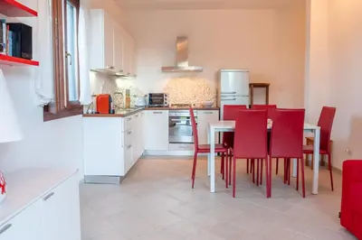 Cucina o angolo cottura di Villa Victoria 1.5 Km From The Beach - Happy Rentals