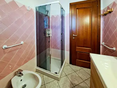 Bagno di Appartamento Trilocale vicino al centro di San Teodoro