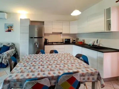 Cucina o angolo cottura di Appartamento Trilocale vicino al centro di San Teodoro