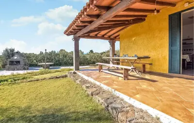 Giardino di 1 Bedroom Pet Friendly Home In Orosei