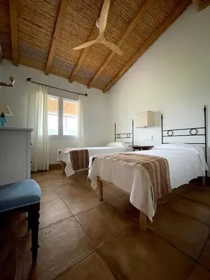 Letto o letti in una camera di Auberge Santu Martine: cottage with pool (Vinza)