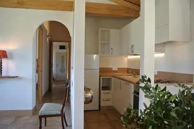 Cucina o angolo cottura di Auberge Santu Martine: Cottage with pool (Pira)