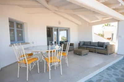 Area soggiorno di ENAJA - Luxury Retreat