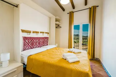 Letto o letti in una camera di Panoramic Loft con uso cucina ,Casa Raimonda, Ammentos Posada