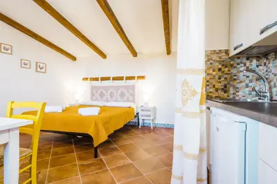 Letto o letti in una camera di Panoramic Loft con uso cucina ,Casa Raimonda, Ammentos Posada